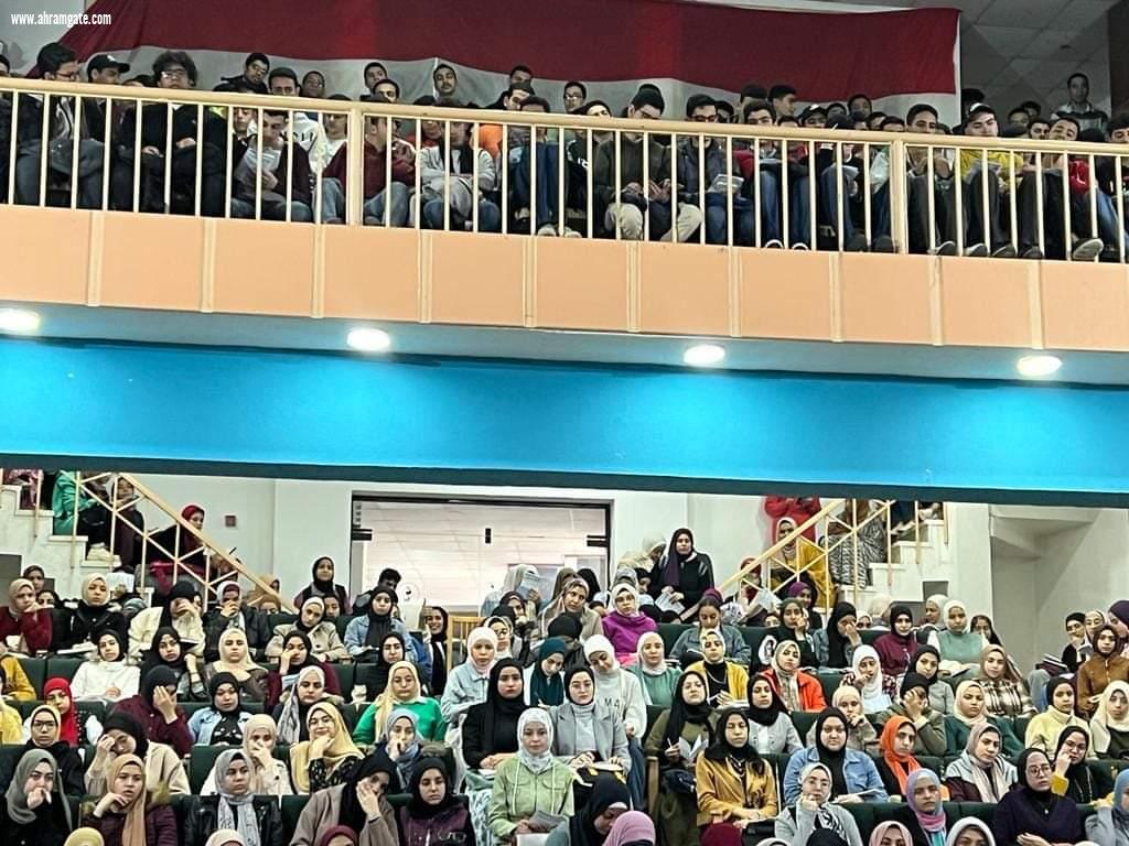 الآهرام|بالصور: إقبال غير عادي للطلبة الملتحقين بمبادرة رد الجميل التعليمية الفصل الدراسي الثاني تحت رعاية نواب مستقبل وطن 